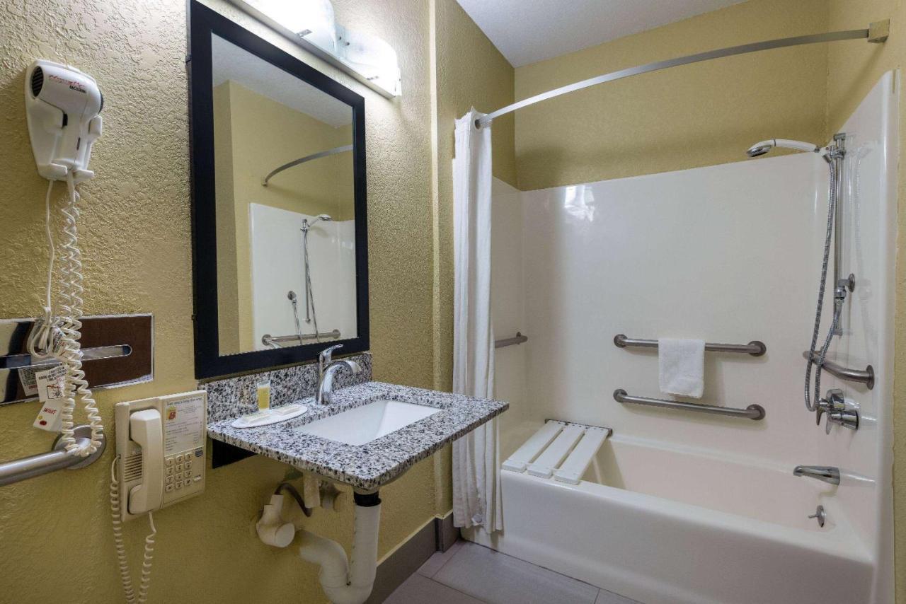 Super 8 By Wyndham Nixa/Springfield Area Hotel Luaran gambar