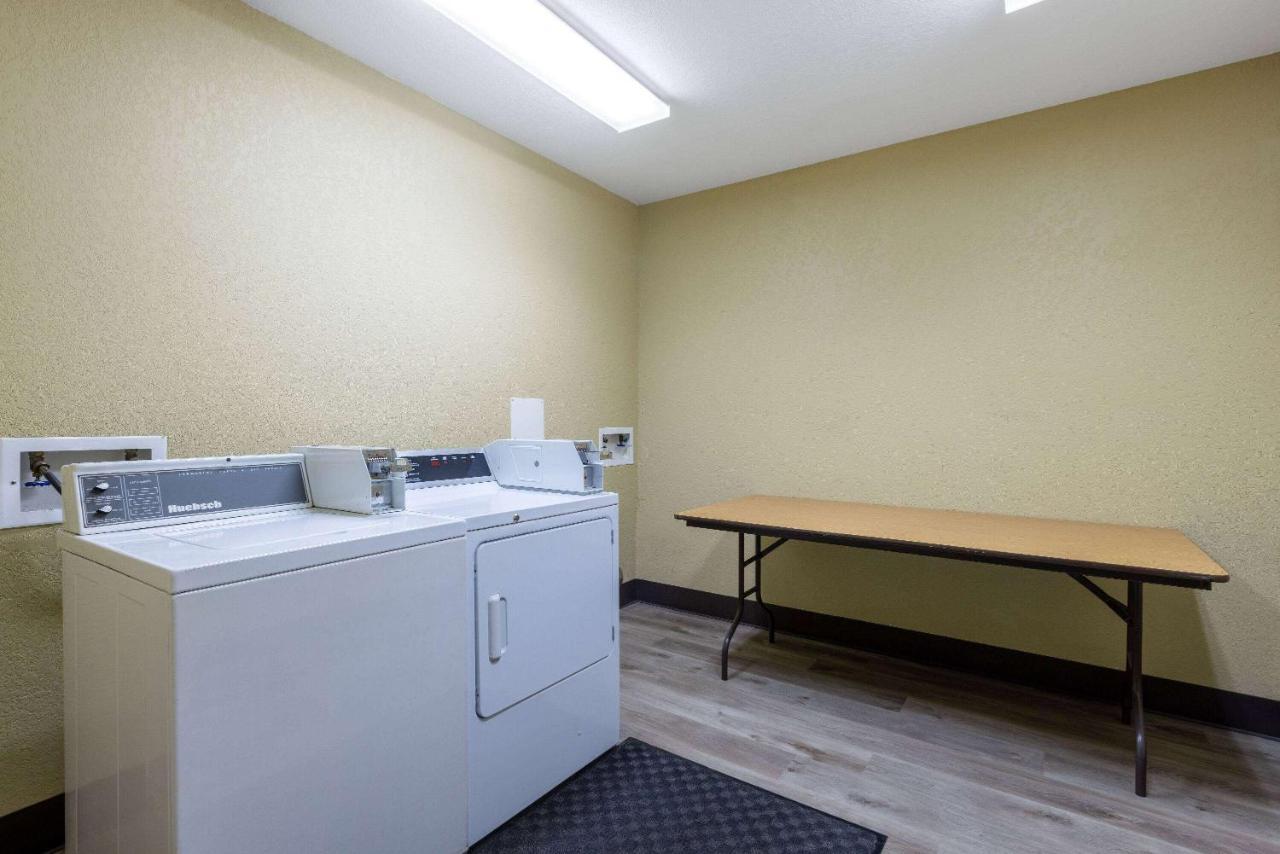 Super 8 By Wyndham Nixa/Springfield Area Hotel Luaran gambar